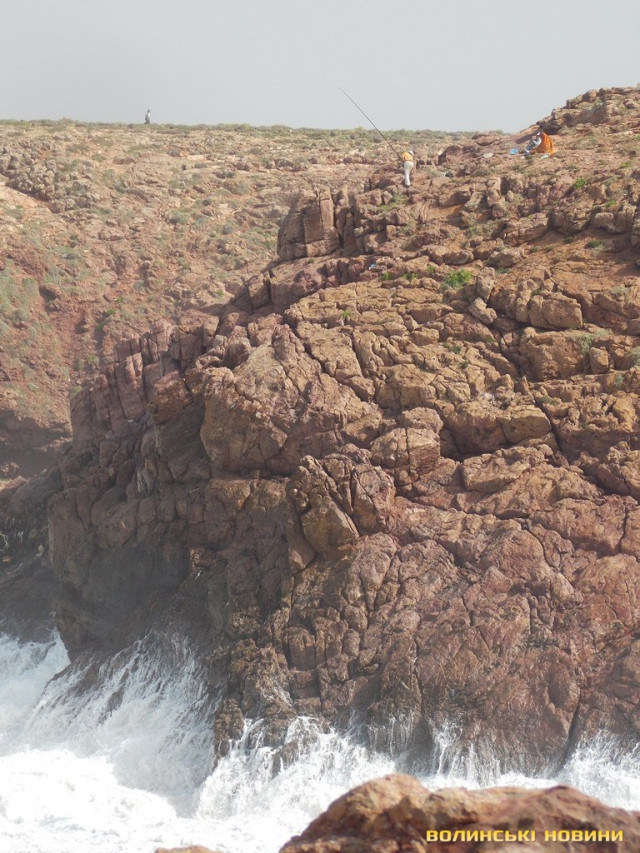 Рибалка на скелі в Мірлефті